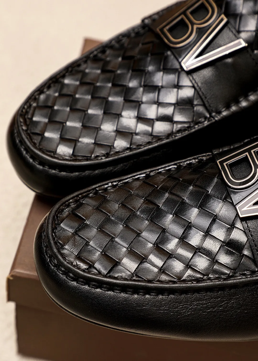Men's Men's Shoes 💰: 420 💐BV Men's Slip-on Shoes® [BOTTEGA VENETA] Official website counter new model, one-to-one mold opening ⚠Italian calfskin embossed ➕Cow 🐂 leather lining. Driving slip-ons, available at counters, sizes 39-44 (38.45🉑️customized)